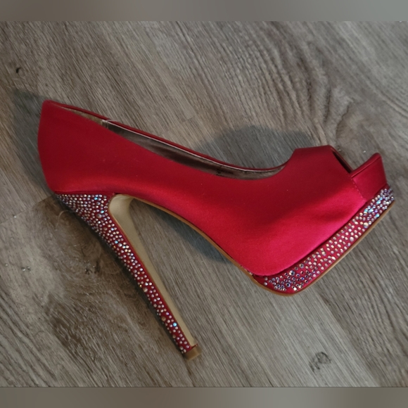 Steve Madin Pumps - Picture 2 of 4